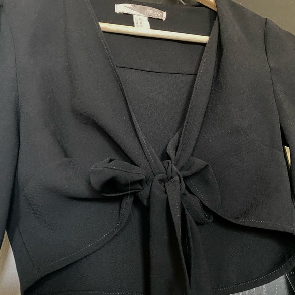 Forever 21 Long Sleeve Bell Front Tie Crop Top XSmall - Picture 2 of 4